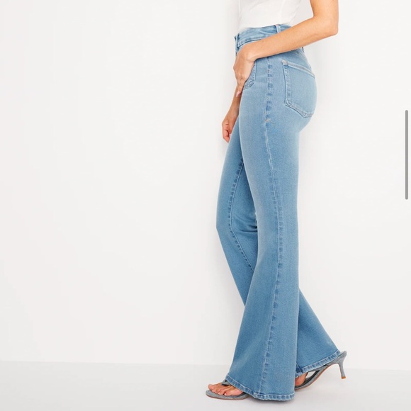 GOOD AMERICAN LIGHT COMPRESSION FLARE JEANS - Picture 14 of 15